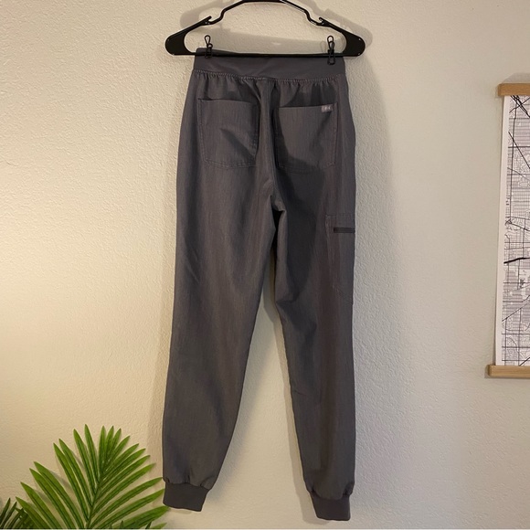 Figs Graphite XS Catarina Scrub Top & XS Zamora High-Waisted Jogger - Picture 5 of 7